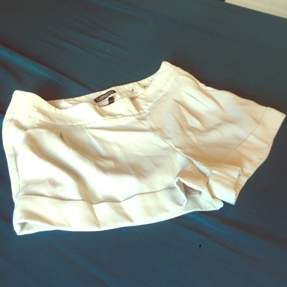 Express Medium White Shorts with Pockets